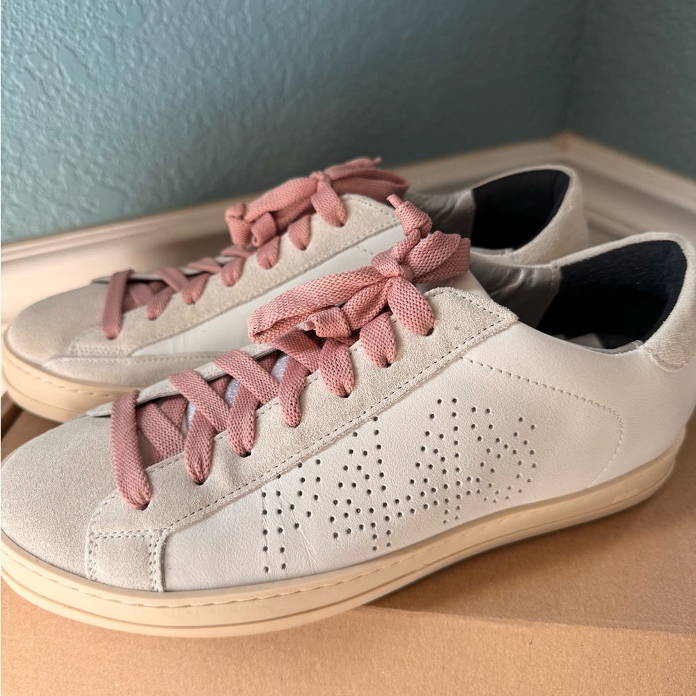 P448 Women’s sneakers.